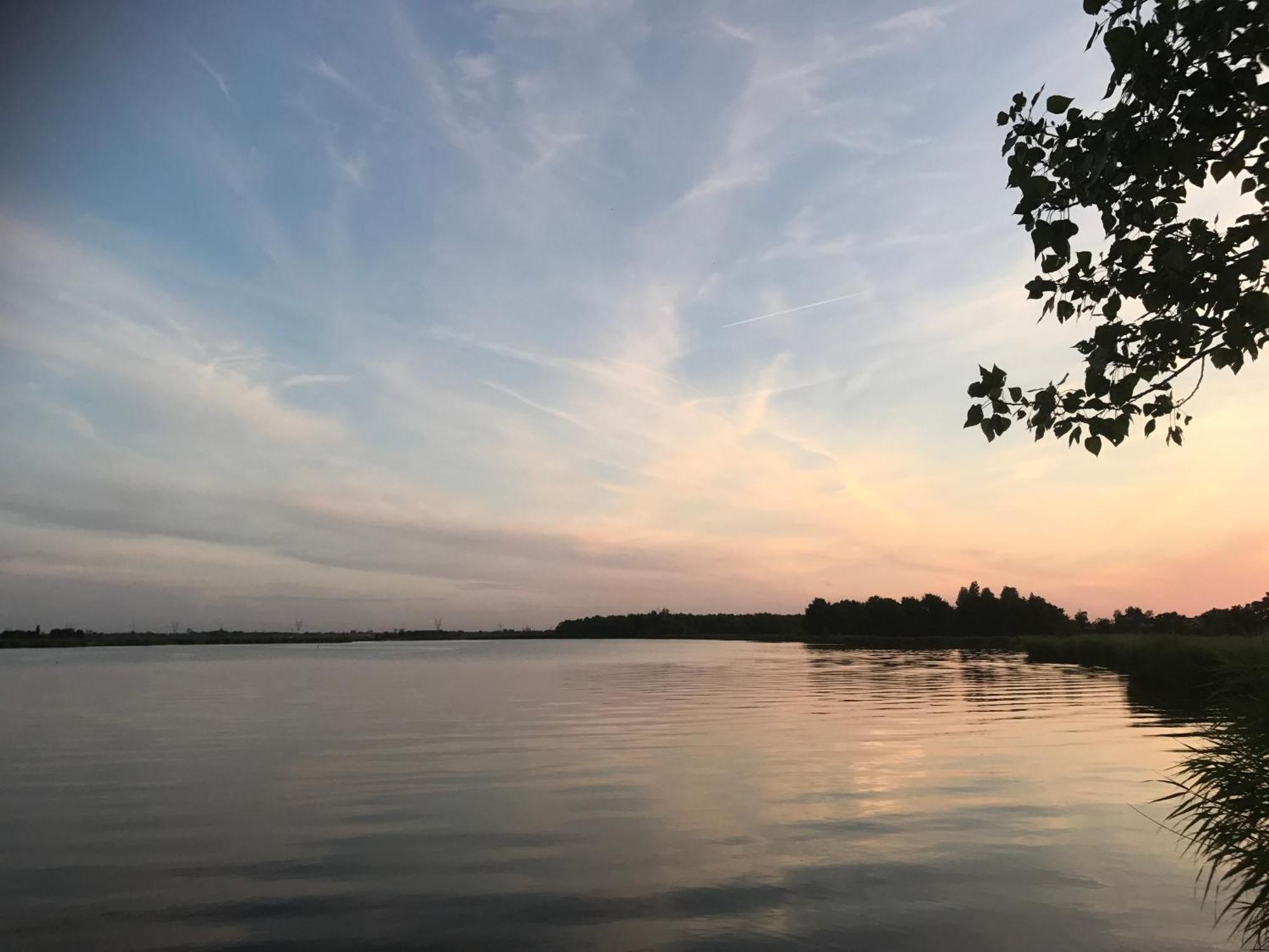 Over Lake Monnickendam Exterior foto
